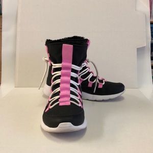 Girl's Nike Venture Faux Fur Water Resistant Boot